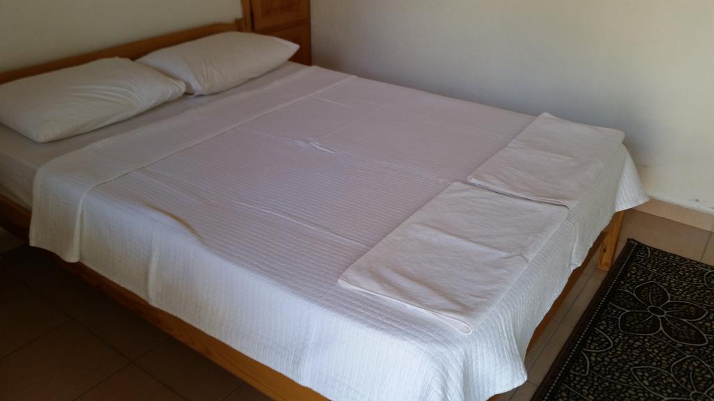 George House Bed & Breakfast ฟารัลยา ภายนอก รูปภาพ