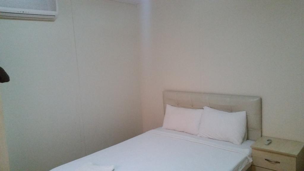 George House Bed & Breakfast ฟารัลยา ภายนอก รูปภาพ